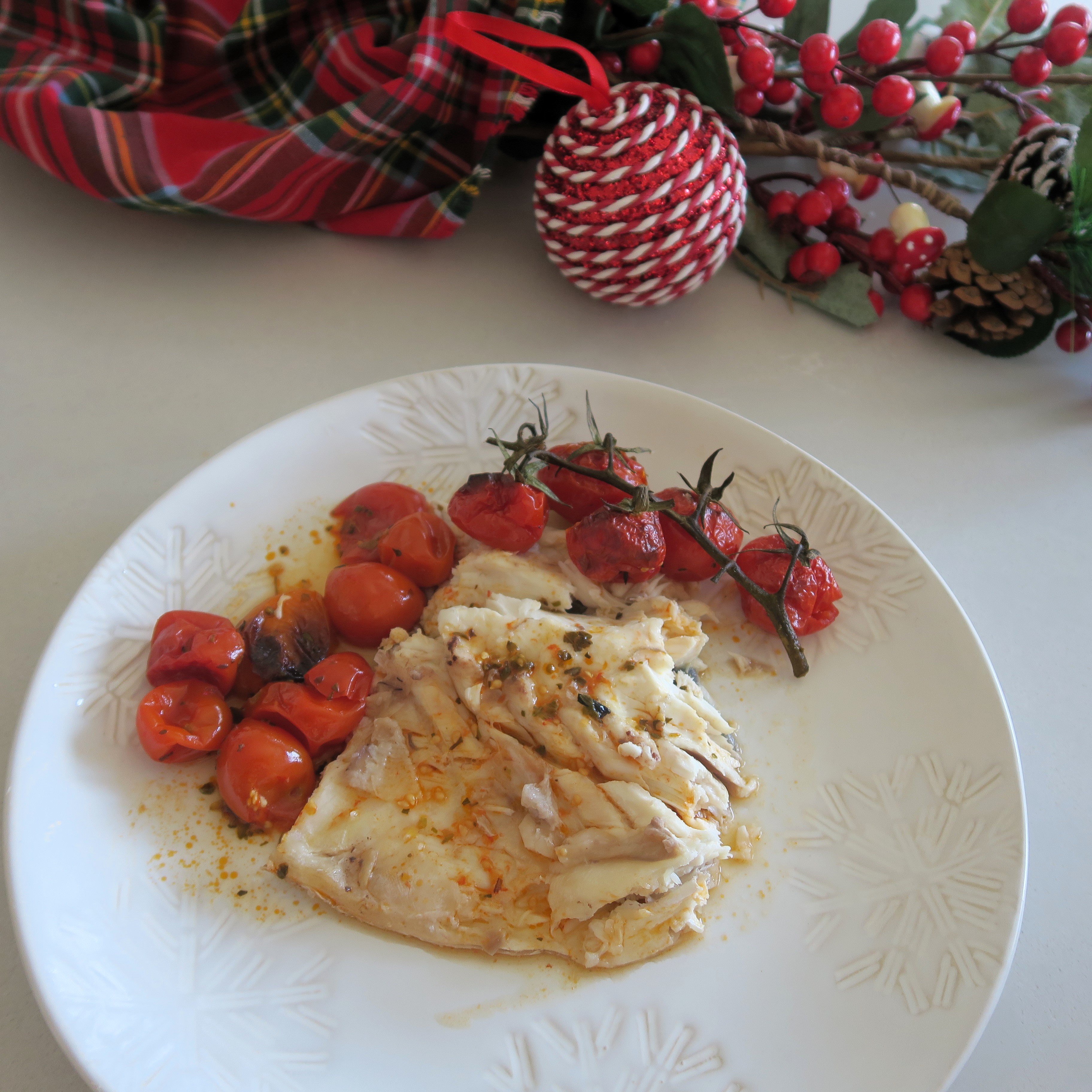 Lubina a la sal con tomates cherry